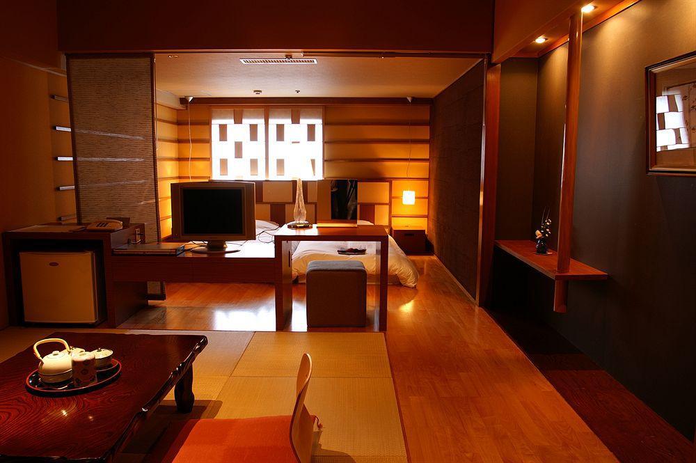 אוסקה Hotel Ichiei מראה חיצוני תמונה